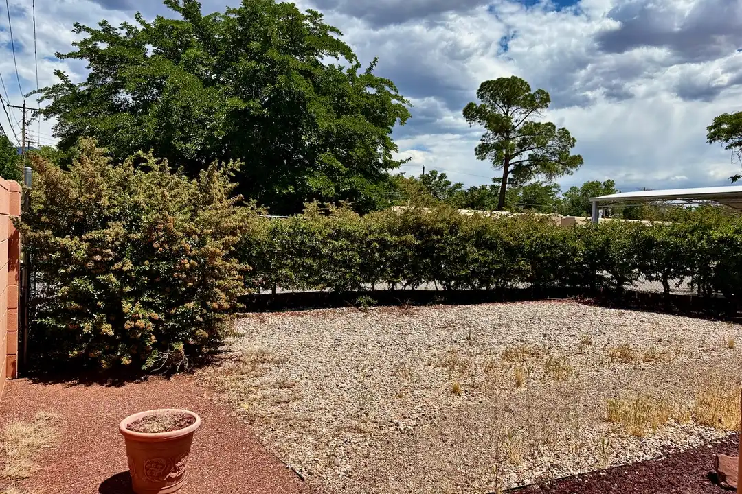 1721 Utah St NE - View 4