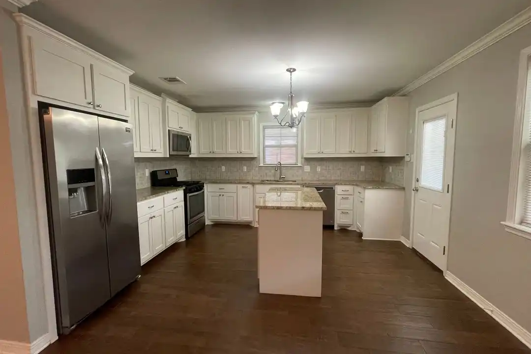2033 Horton Ave - View 4