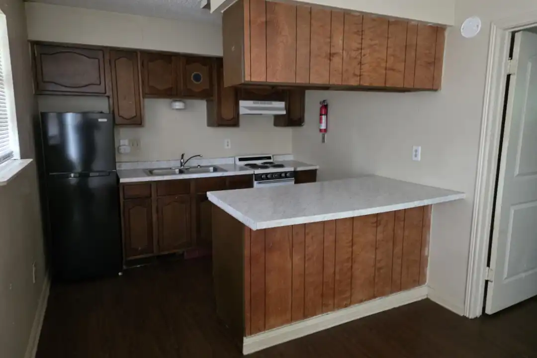 204 Rue Royale unit D – photo 1 of 5