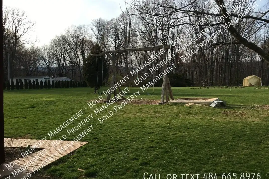 101 Schubert Rd - View 3