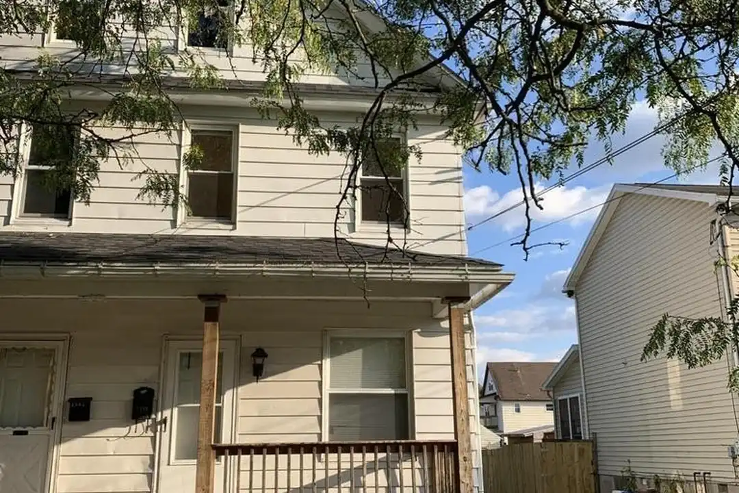 2430 Amelia Ave – photo 1