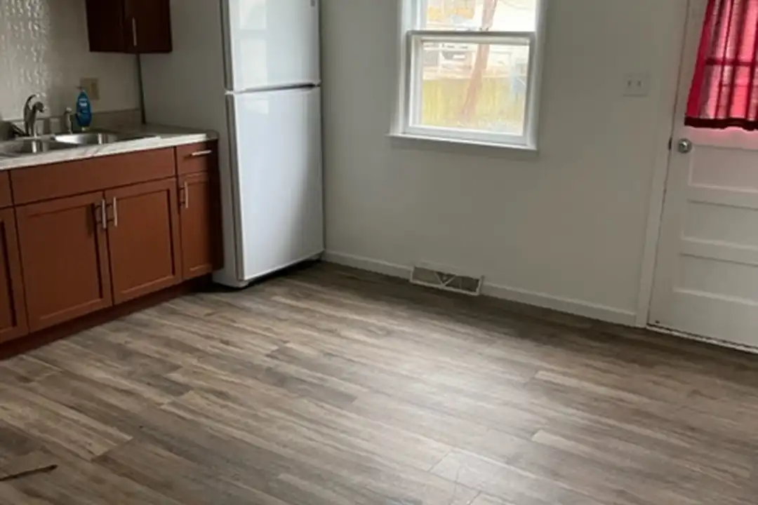 661 5th St – photo 1 of 6