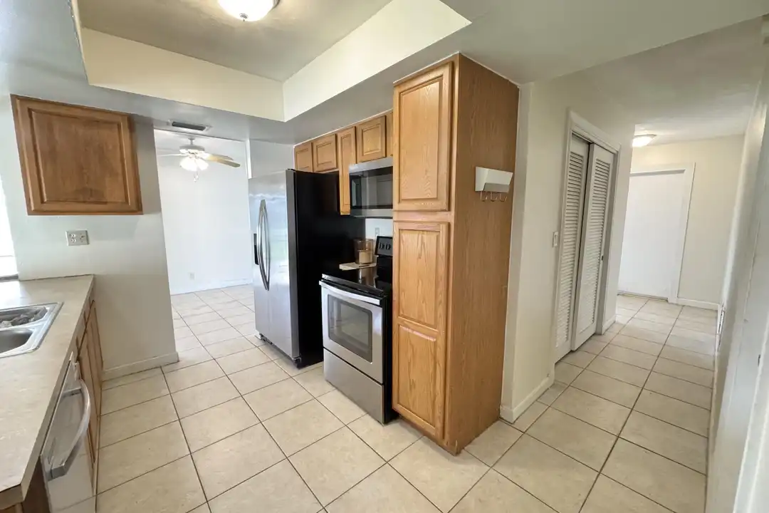200 SW 4th St - More