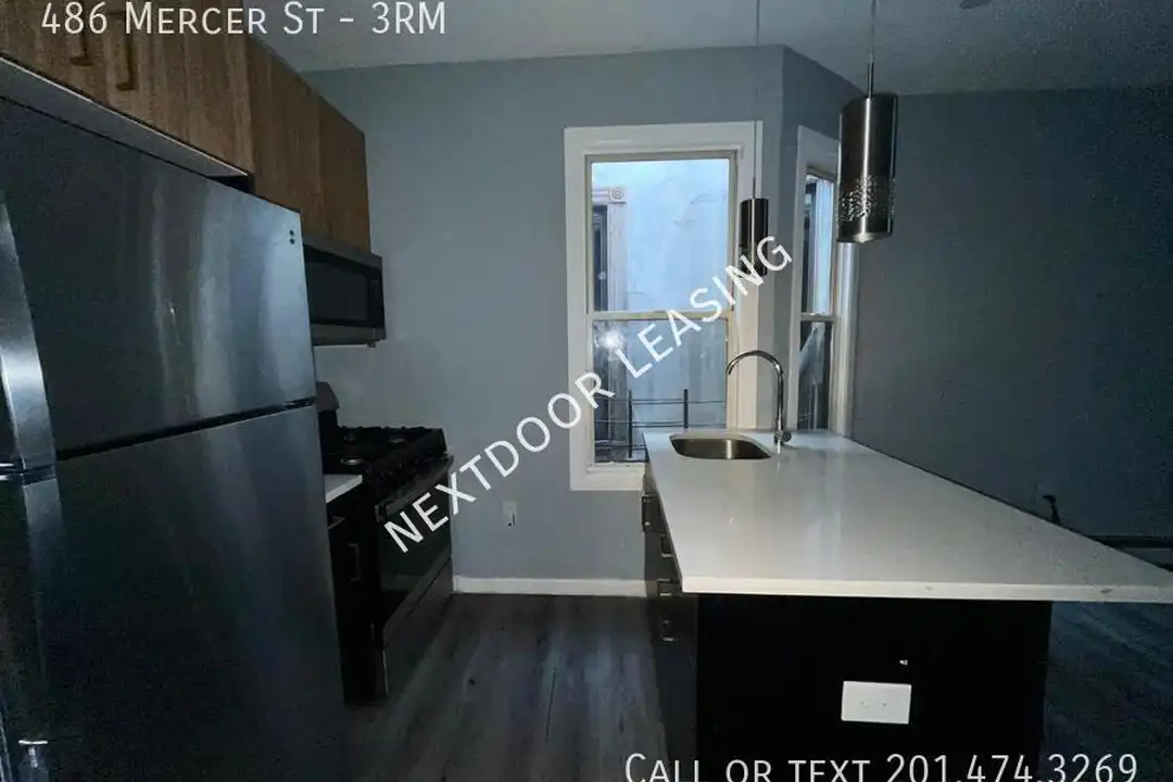 486 Mercer St - View 4
