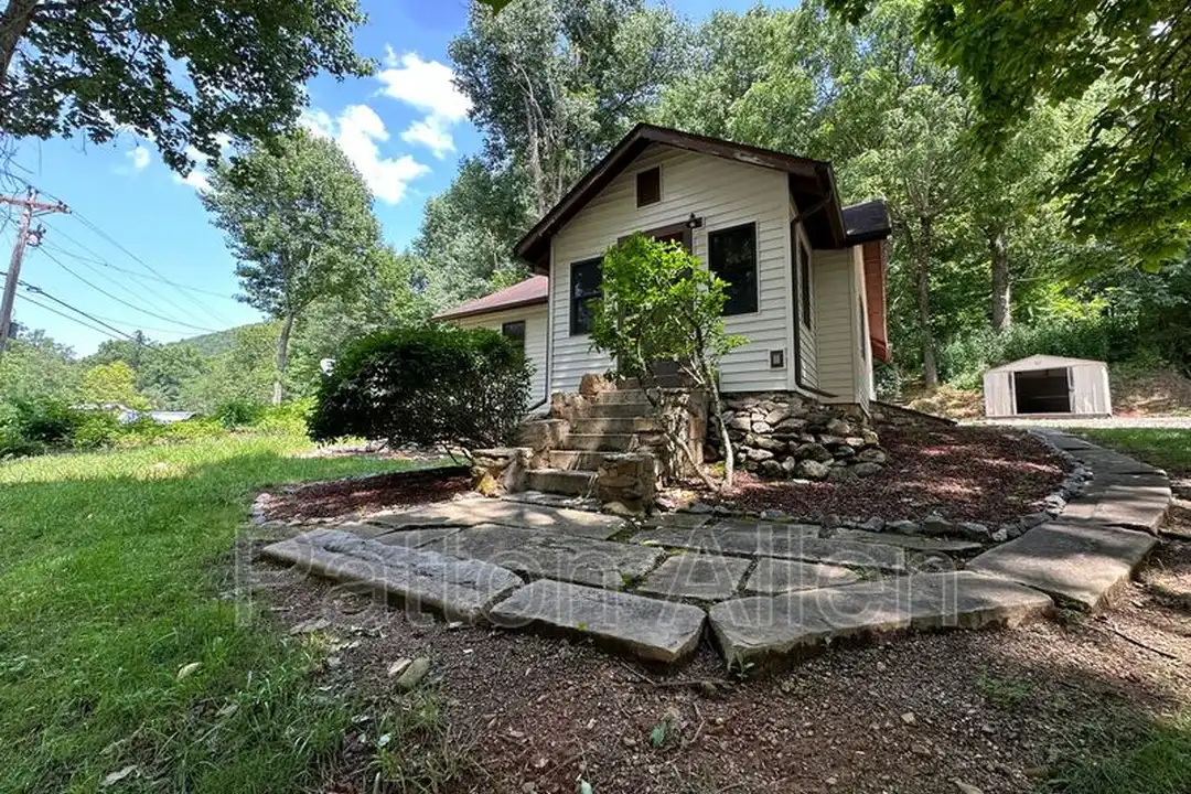 267 Davis Creek Rd - View 2