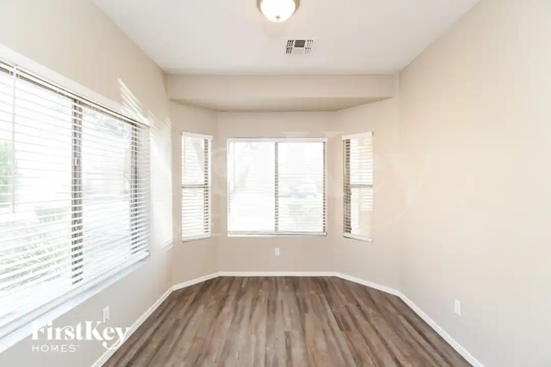 2850 E Silverbell Rd - View 5