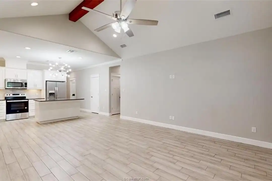 513 Kubin St – photo 1