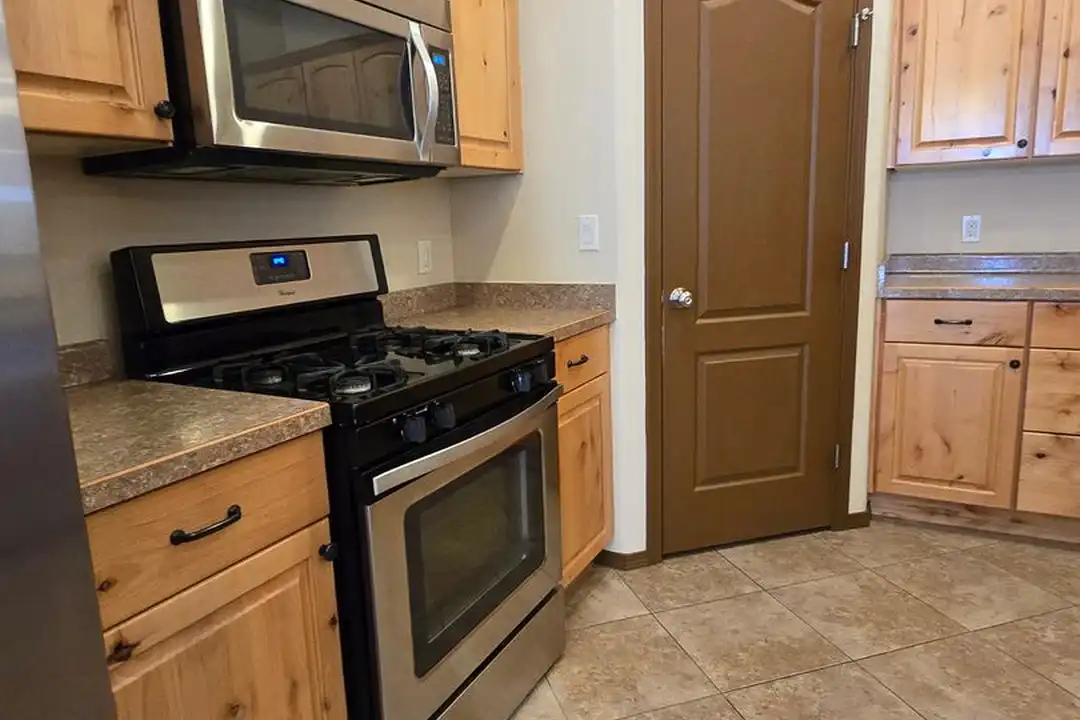 608 Monarch St - More