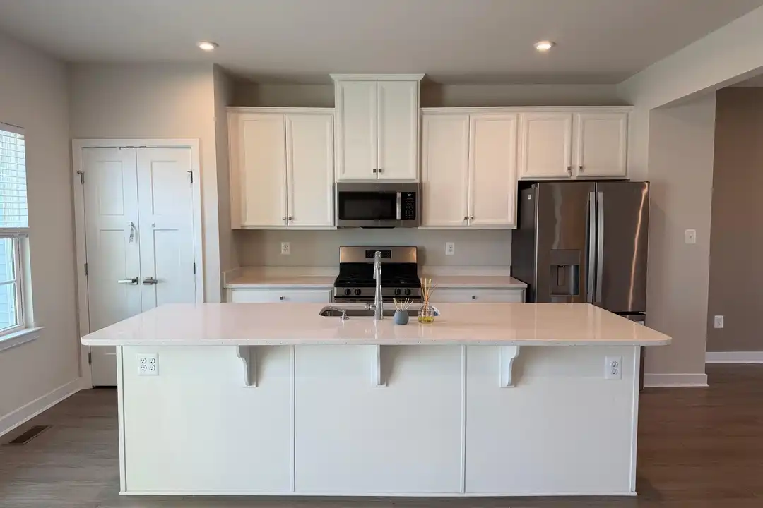 927 Ericcson Ln - View 2