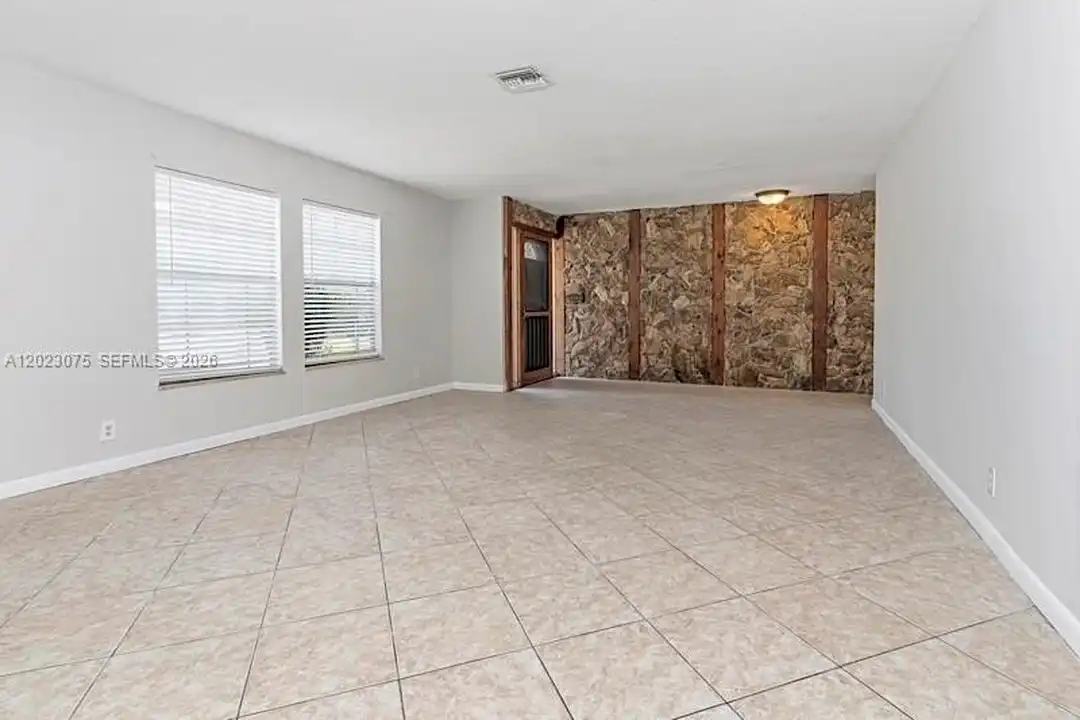 3910 NW 4th Ct #3910 - View 5