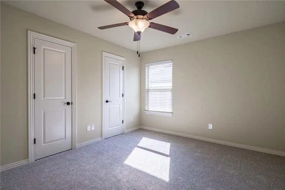 921 Sassafras Ln - View 3
