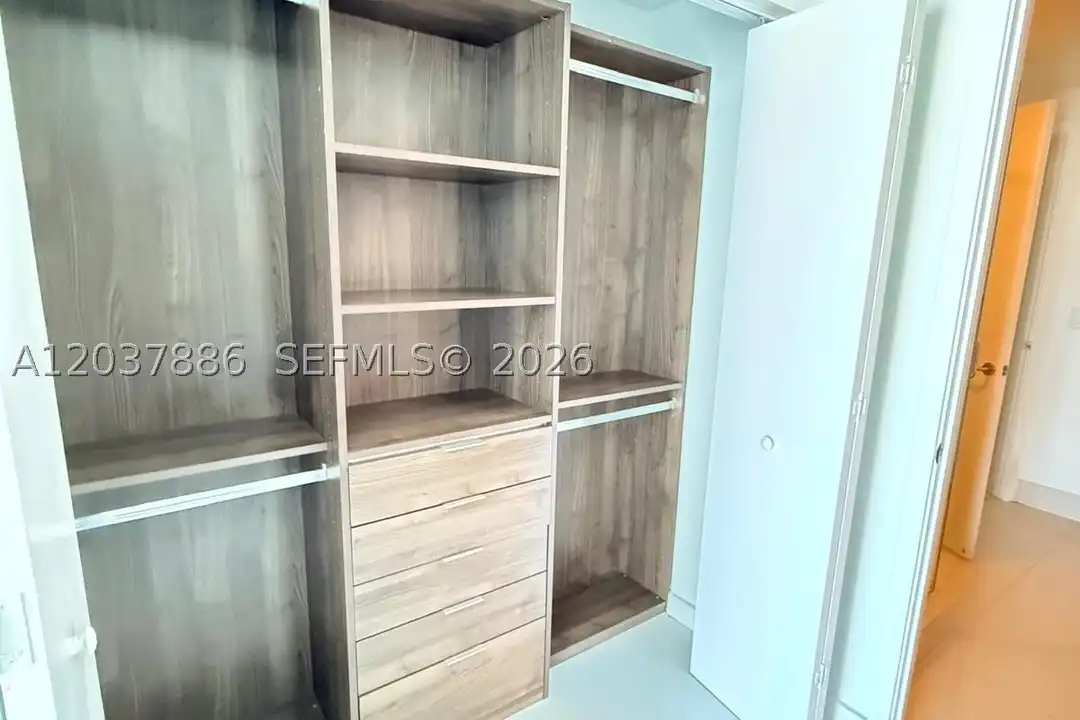 Apartment in Miami - View 3