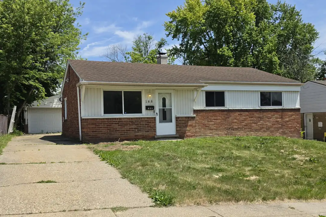 188 Vernon Dr – photo 1