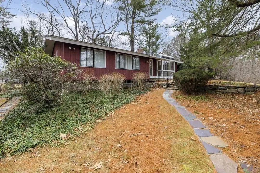 9 Peacock Farm Rd – photo 1 of 21
