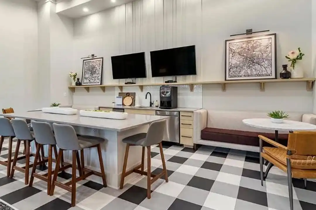 Apartment in Raleigh, Brier Creek - View 2