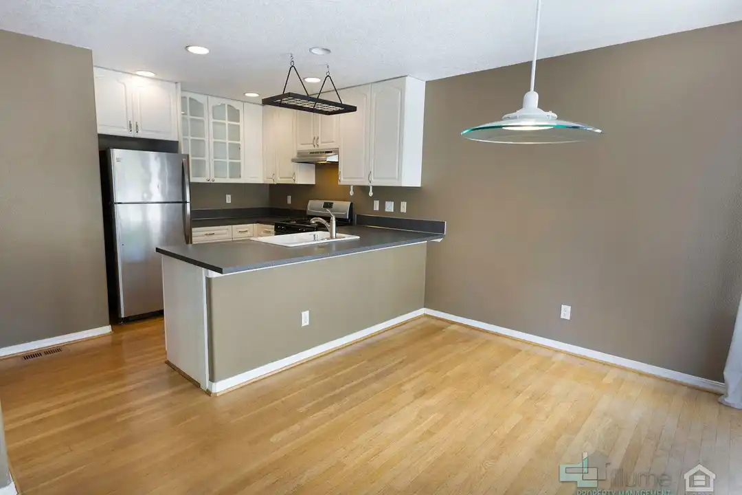20630 Willamette Dr – photo 1