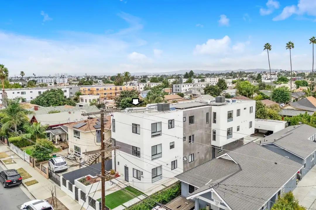 1543 W 37th Pl unit 1543 - Rm 203 - View 4
