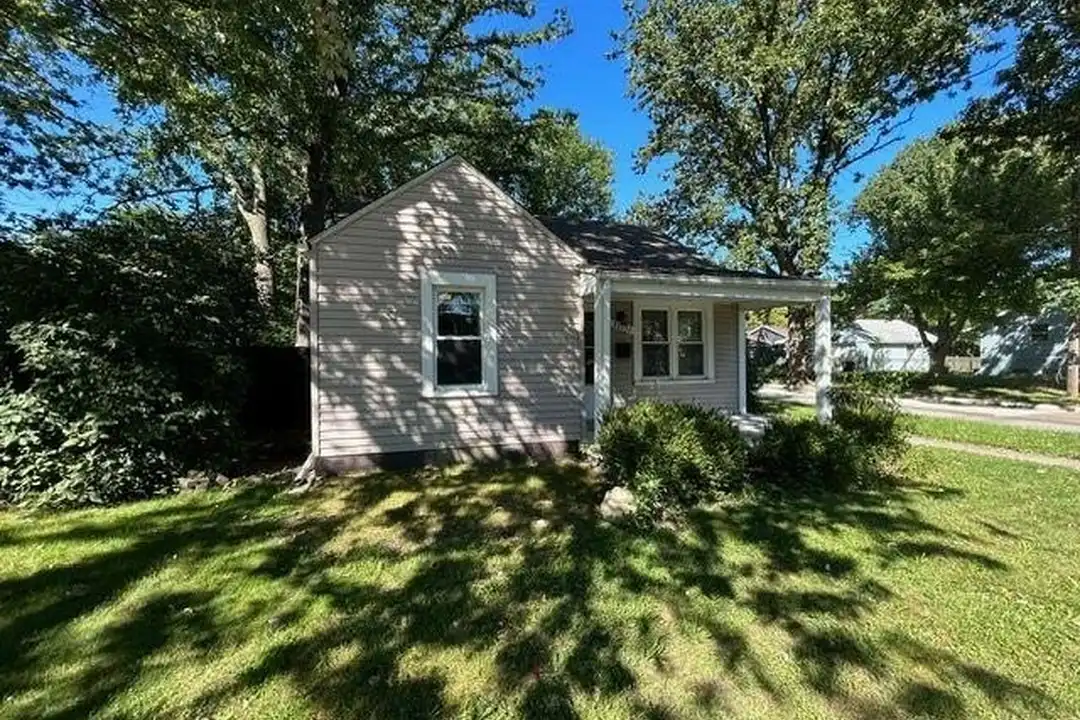 21751 Roslyn Rd – photo 1 of 18