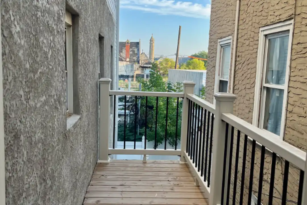 2053 W Oxford St unit 2 - View 2
