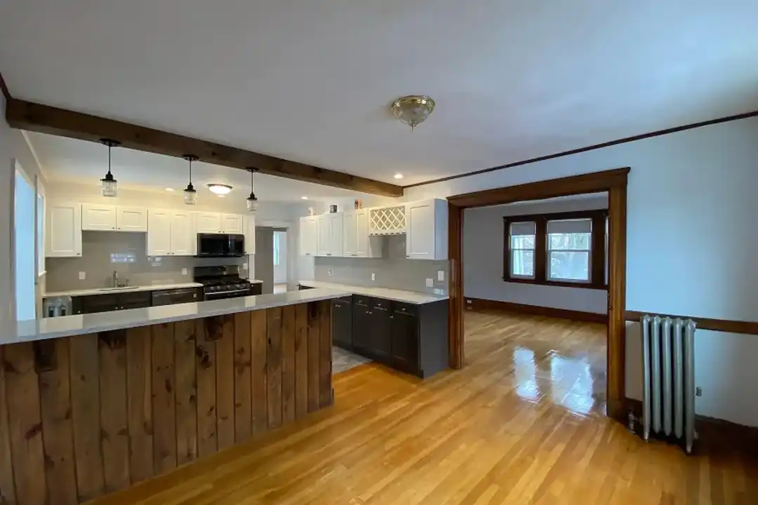 House in Boston - View 4