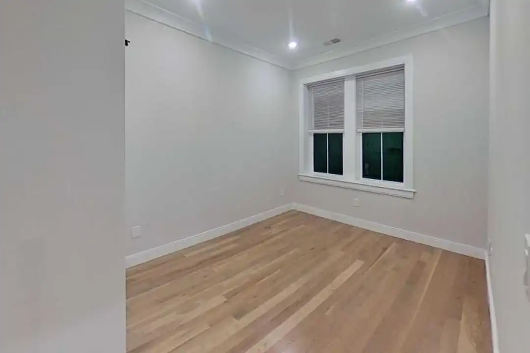 Apartment in Brighton, Cleveland Circle - More