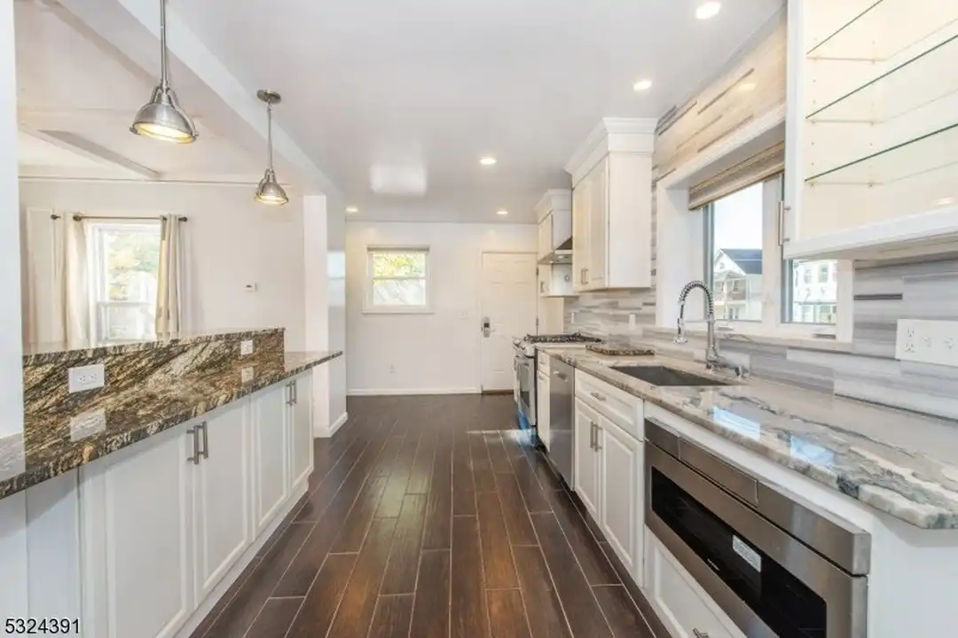 51 Cedar Ave - View 6