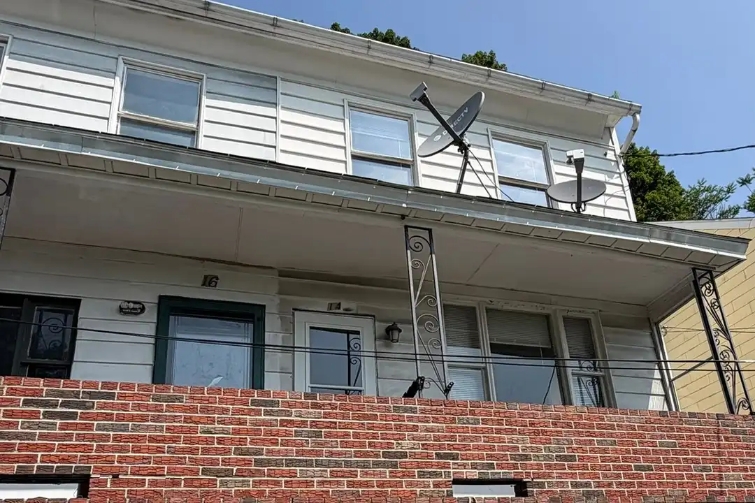 14 Locust St – photo 1 of 8