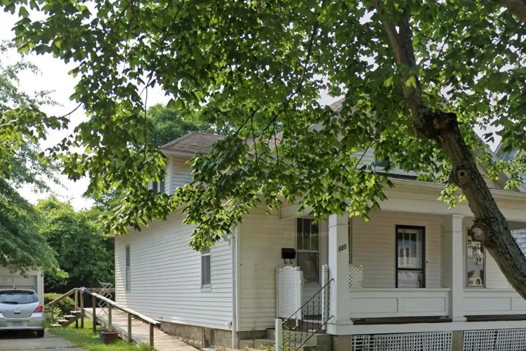 121 Woodland Ave