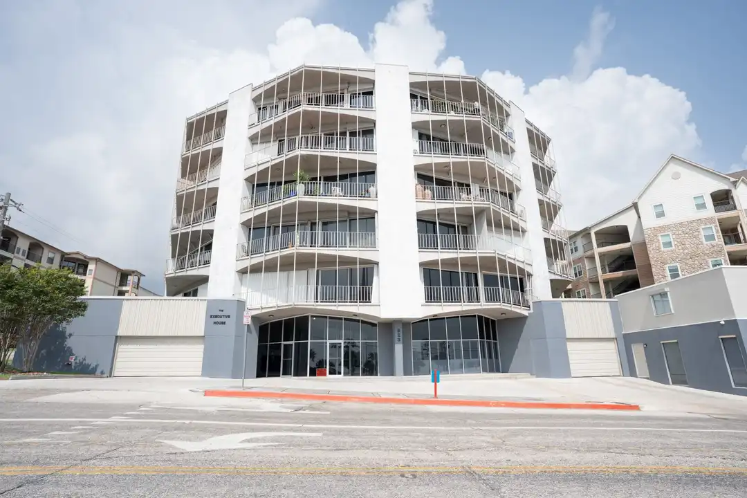 823 S Water St unit 5F – photo 1