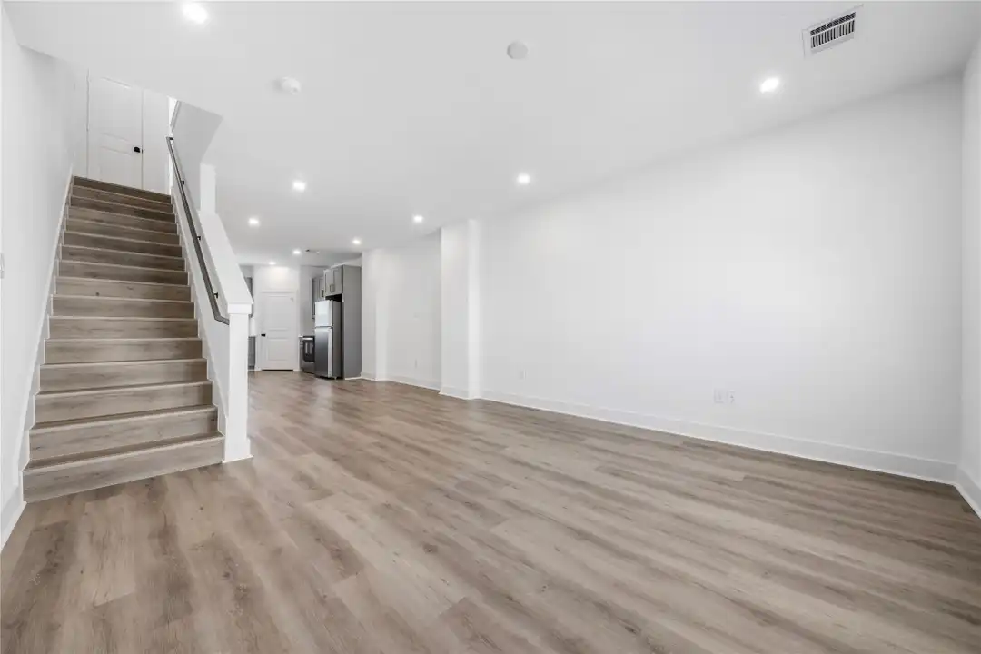 3262 Sauce Pan Wy unit A - More