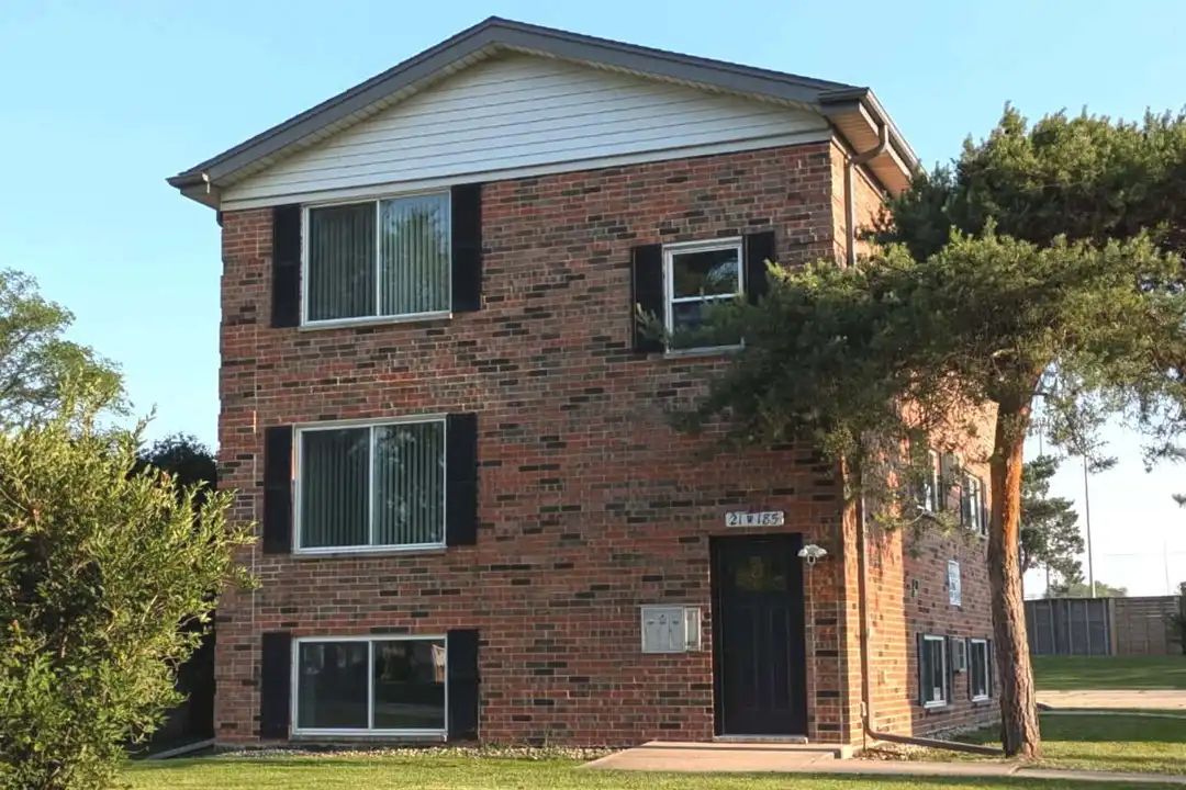 21W185 Tee Ln #B – photo 1 of 27