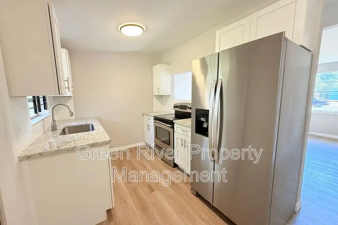 1033 Ake Ln – pohled 6