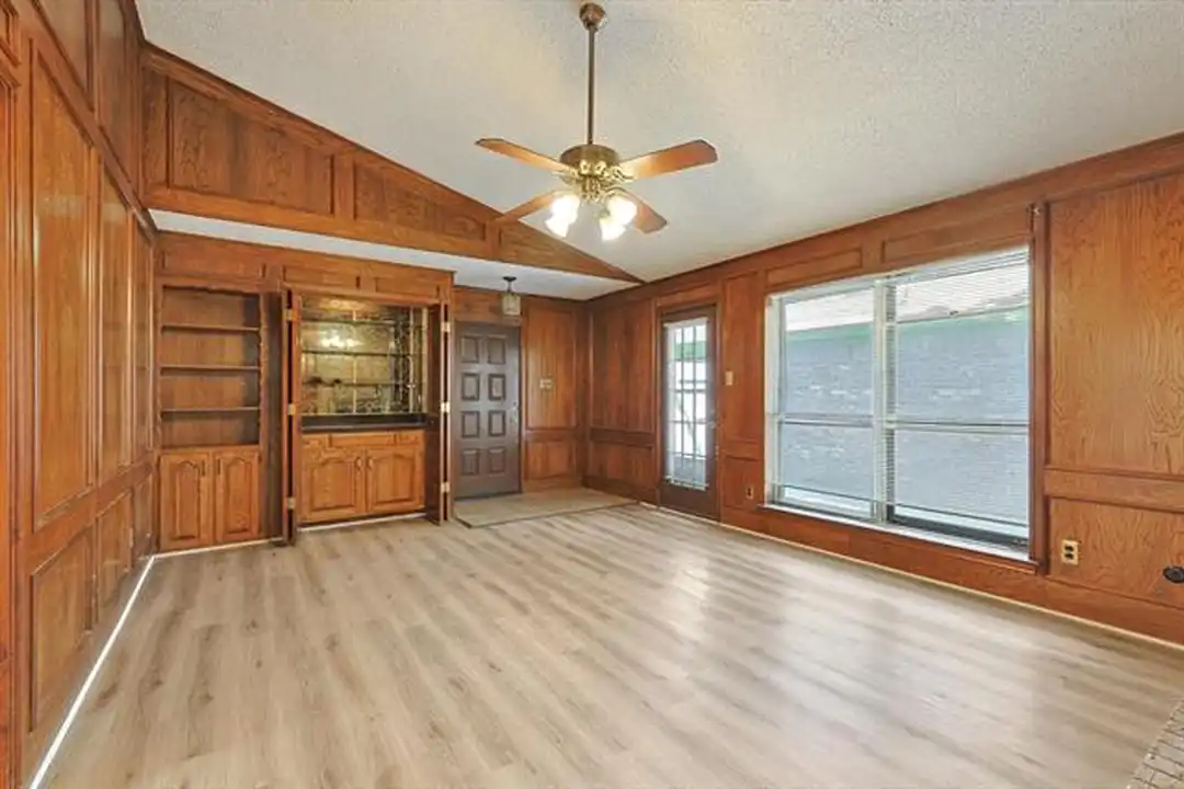 5137 Shoregate Dr - More