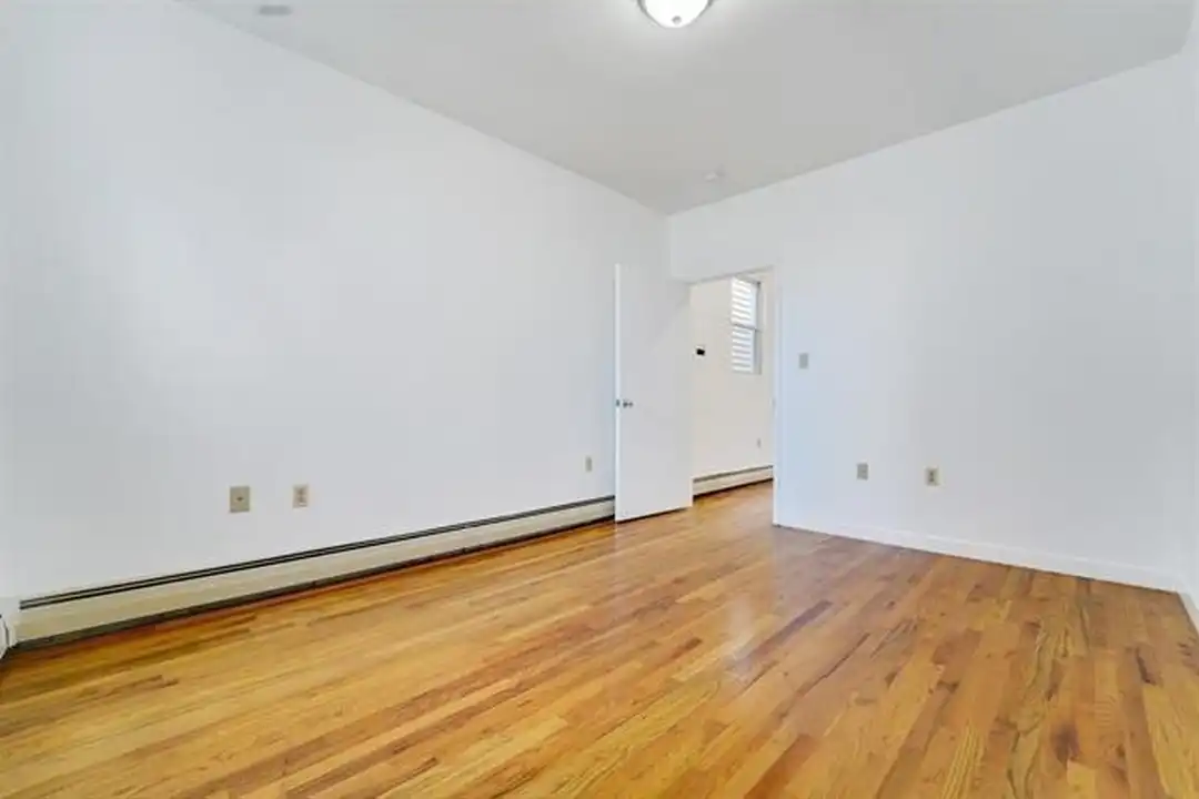 514 4th St unit 3 - More