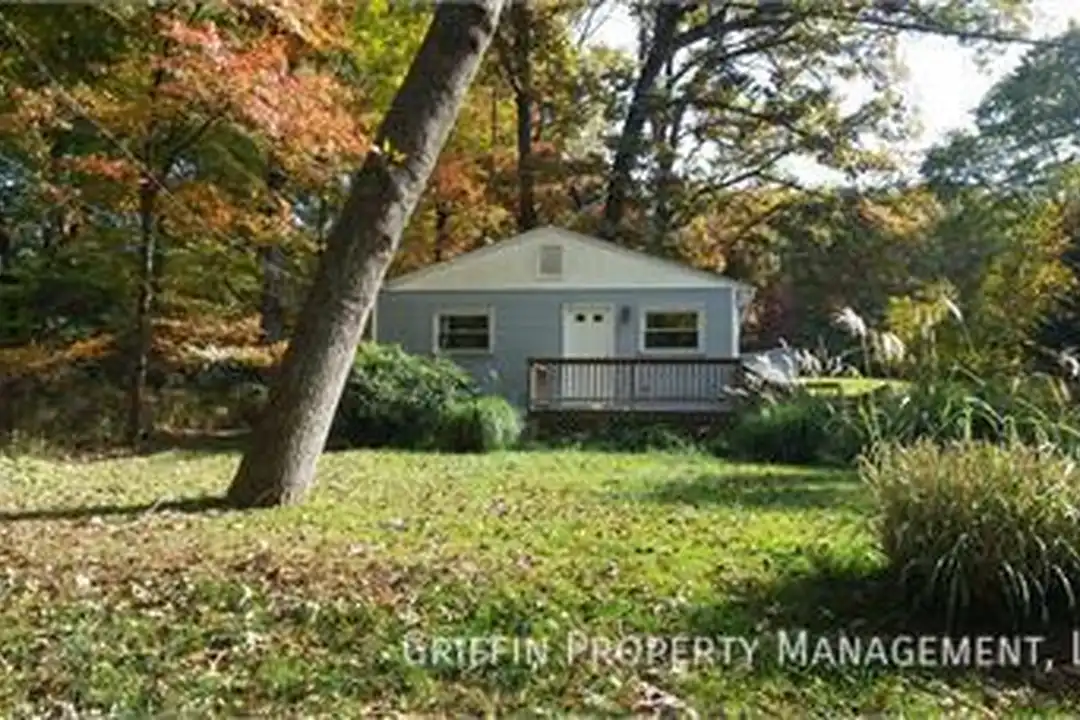 8402 Sleepy Hollow Rd – photo 1 of 13