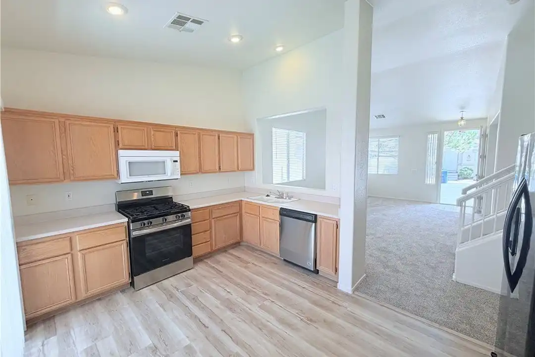 10404 Sloping Hill Ave - View 5