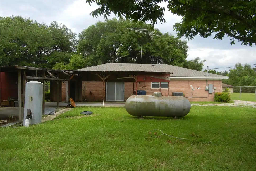 20811 Emerald St - View 3
