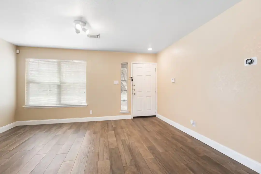 140 Springtree Pkwy - View 2