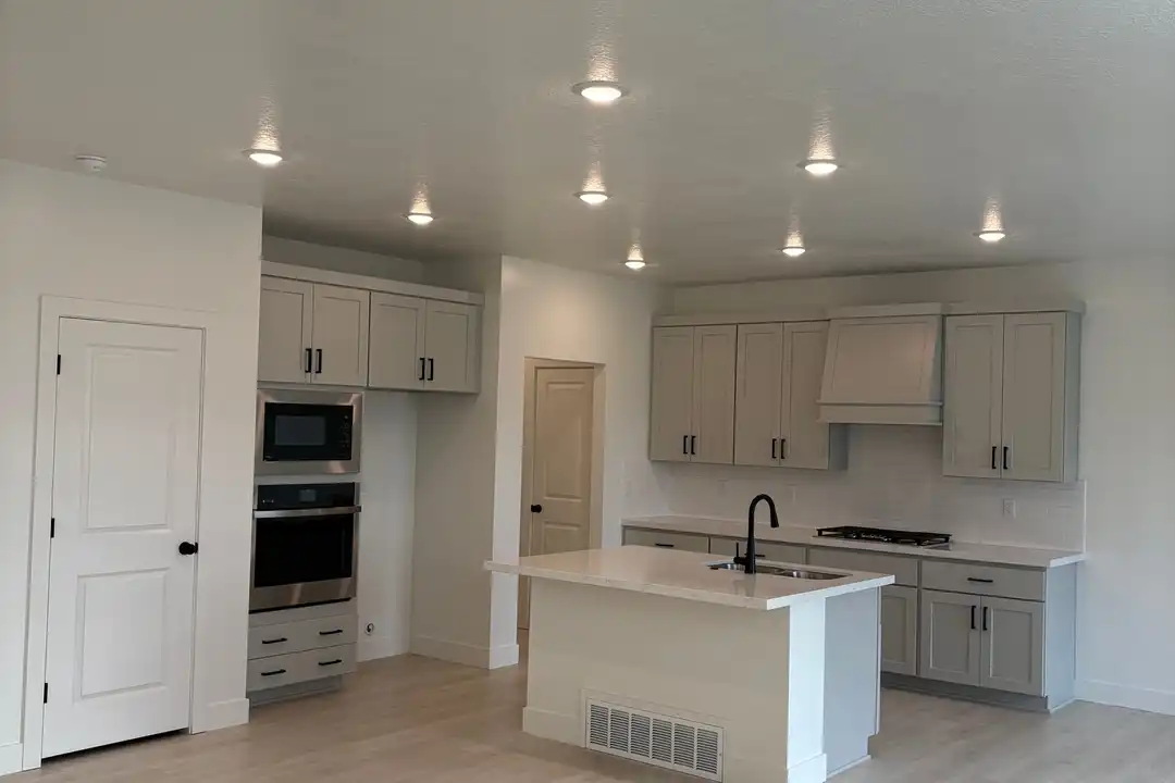 2770 W Aurora Ave - View 3