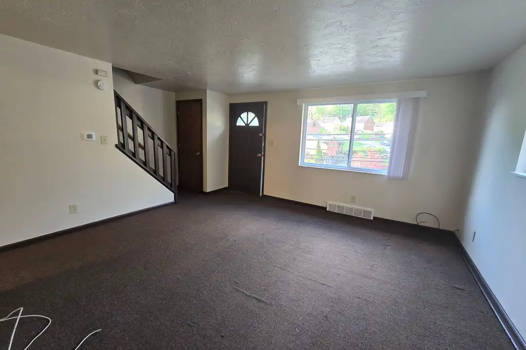 261 Universal Rd unit 261UNIV - View 4