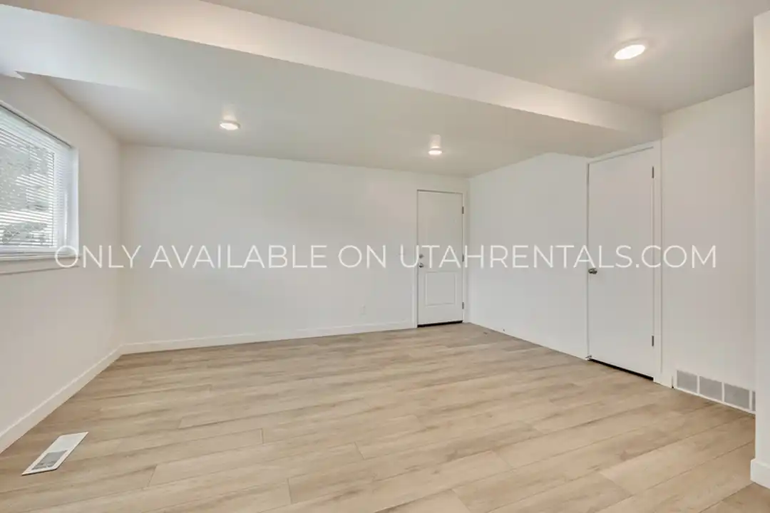 1535 S 450 E - View 6