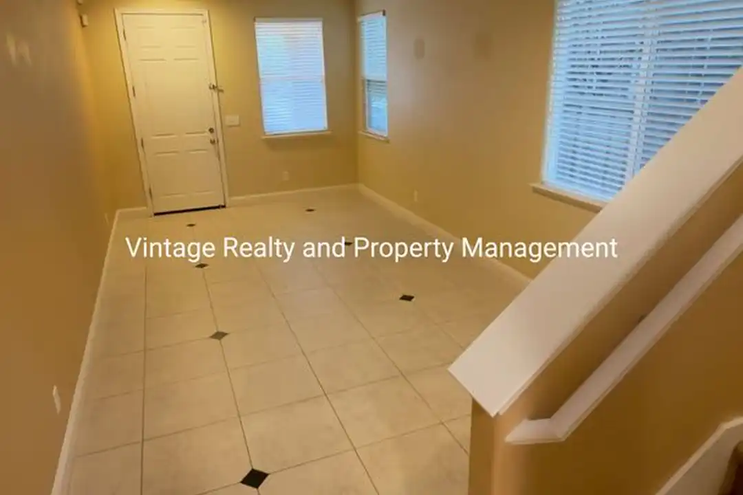 House in Lathrop - More