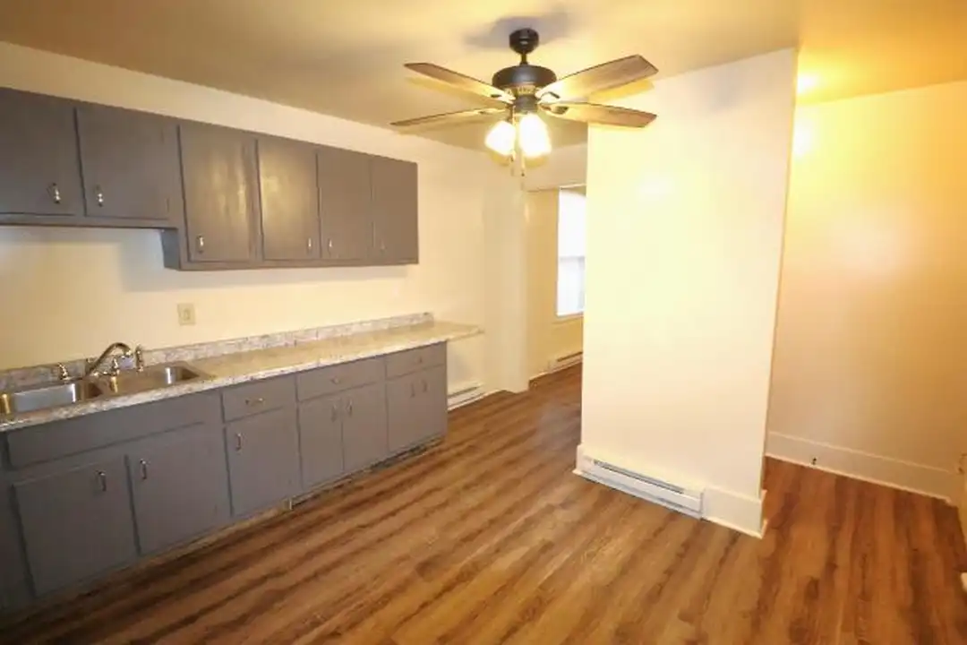 421 S 7th St - More