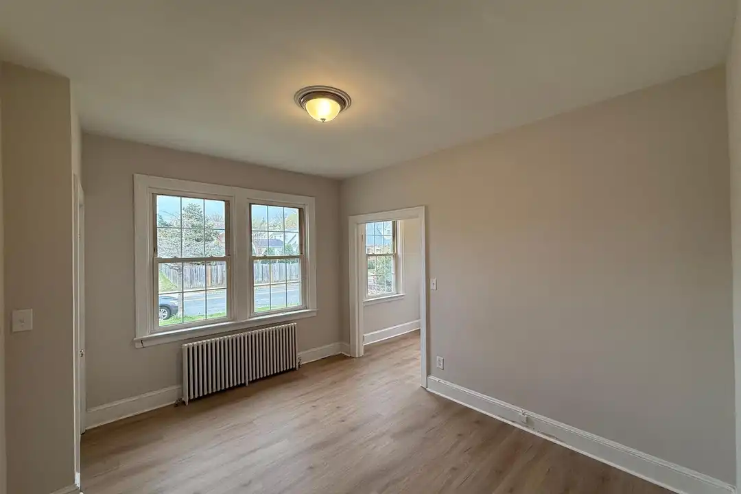 1003 Kenmore Ave unit 1 - View 5
