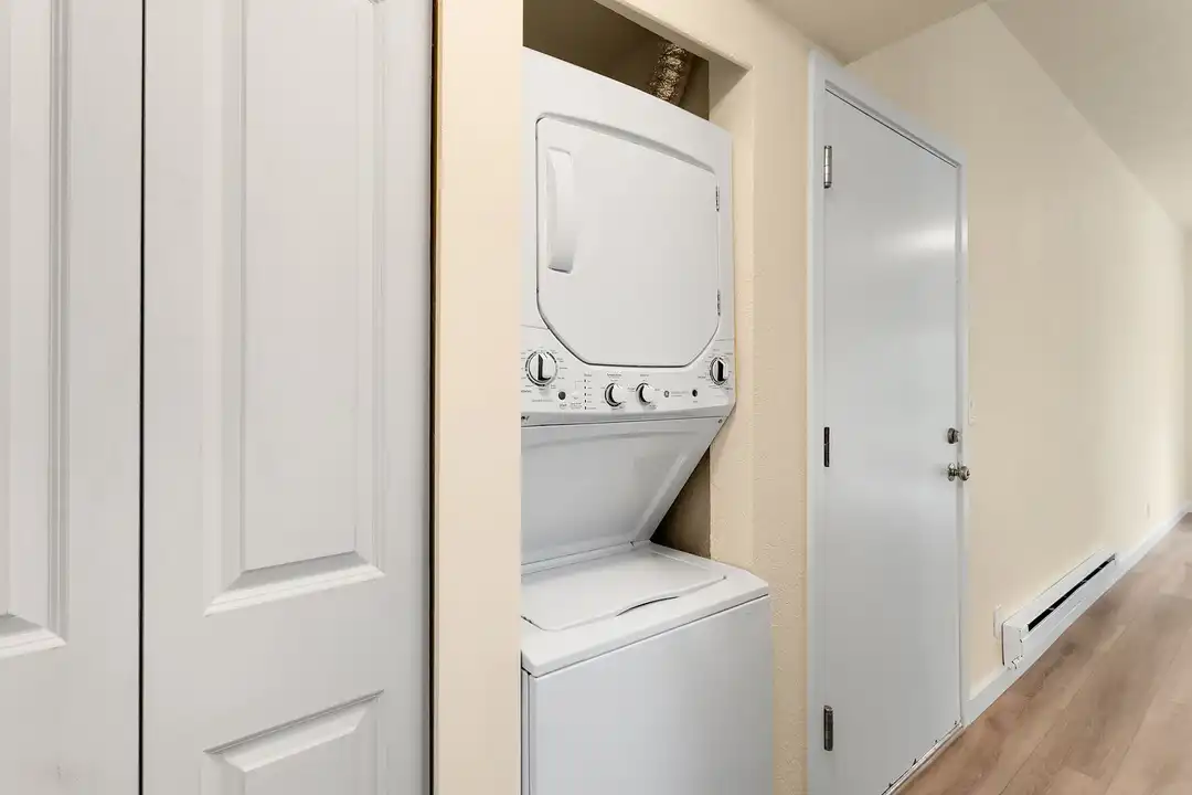 4468 Linden Ave N unit Unit 204 - View 6
