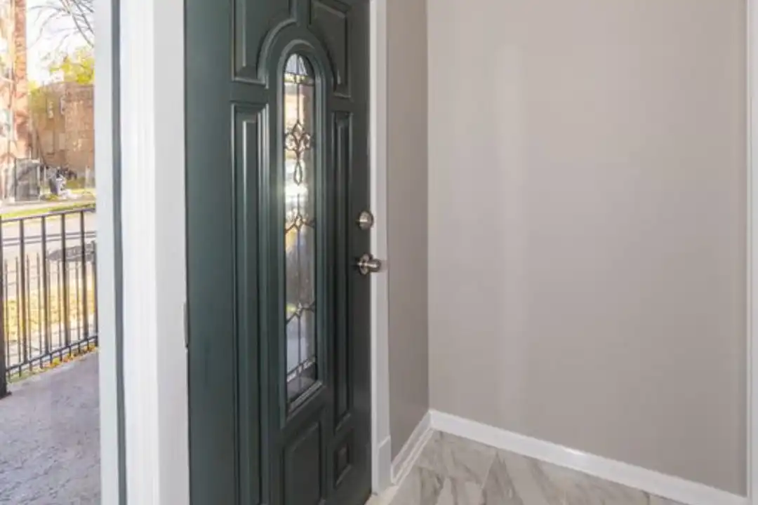 7108 S Champlain Ave unit Unit 2 - View 2