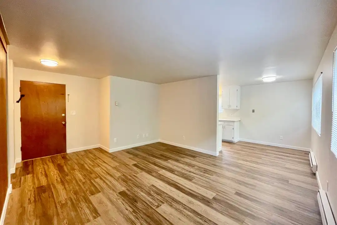 5505 40th Ave NE unit 4 – pohled 6