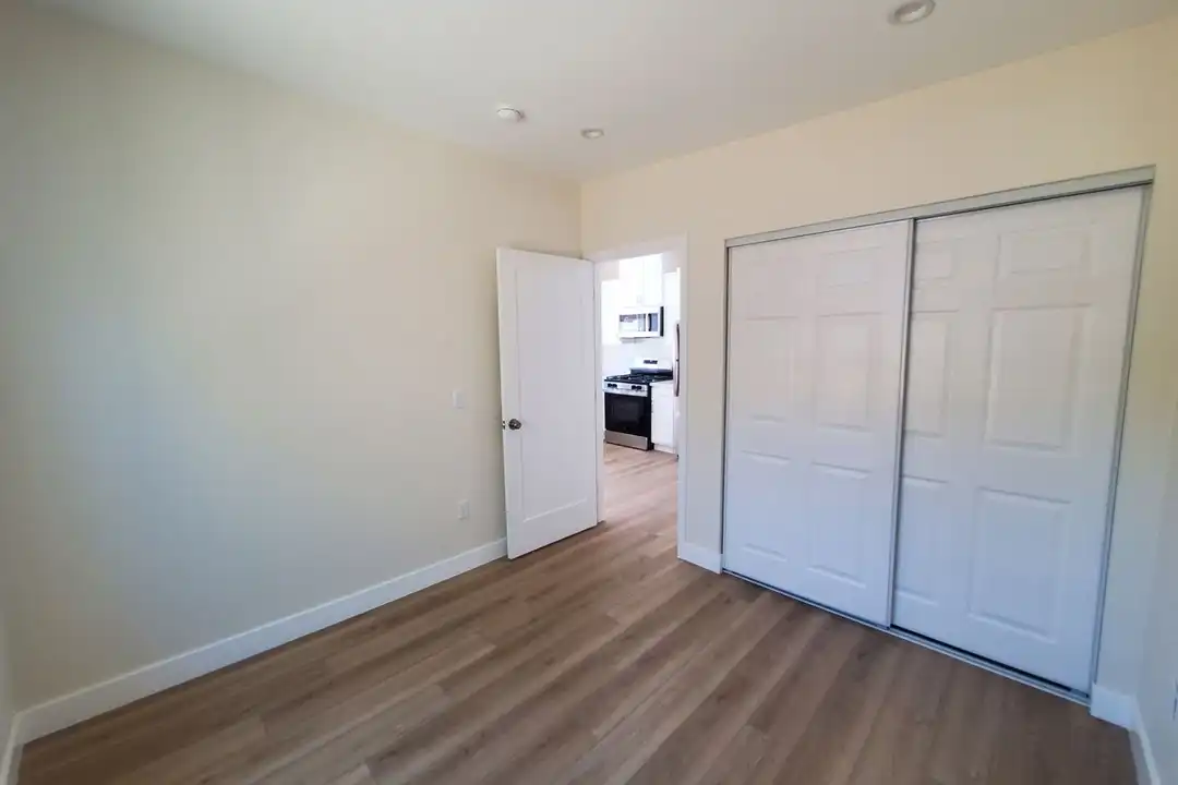 2323 Lemon Ave unit 2323 1/2 B – photo 1 of 7