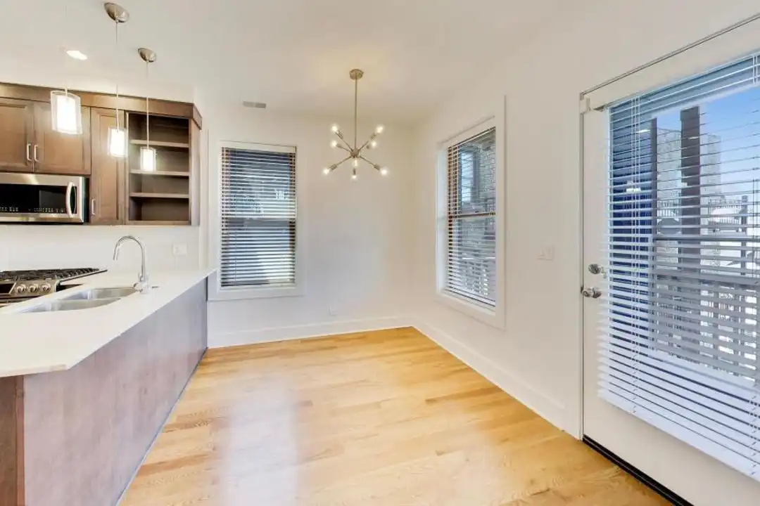 2132 N Oakley Ave - View 5