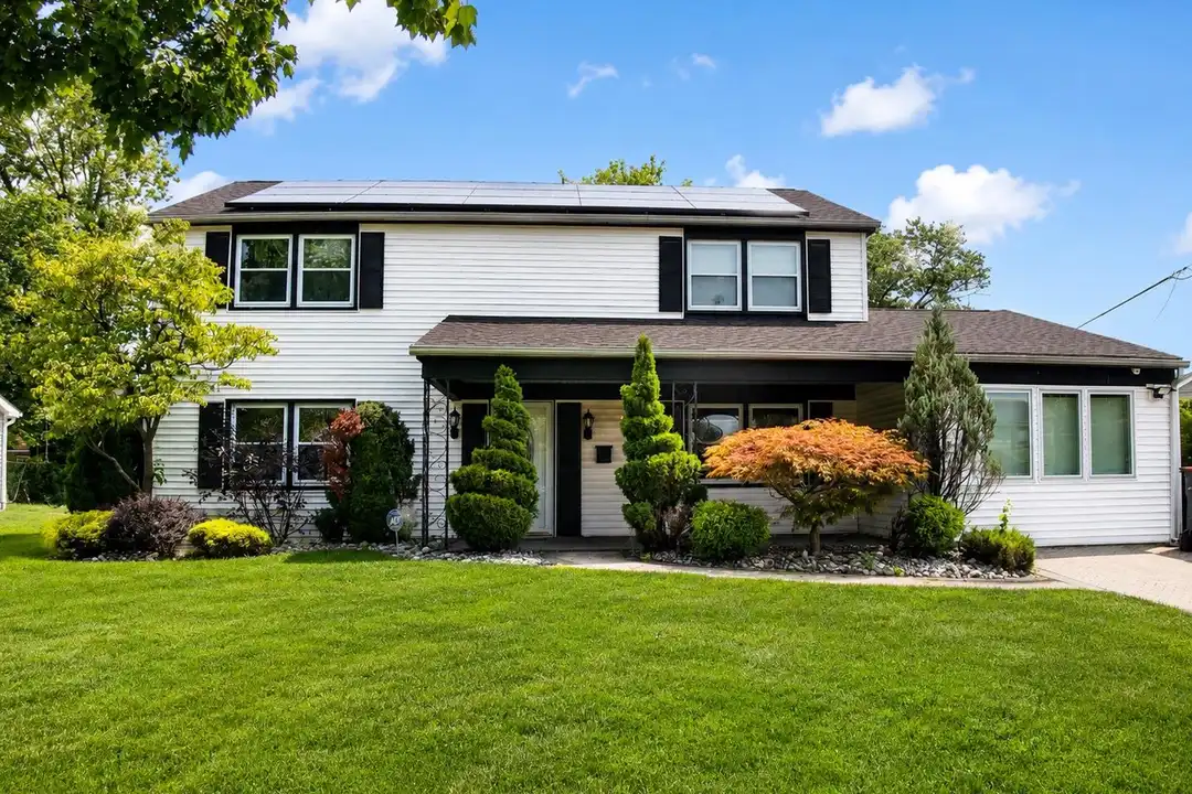 6 Hepburn Ln – photo 1 of 25
